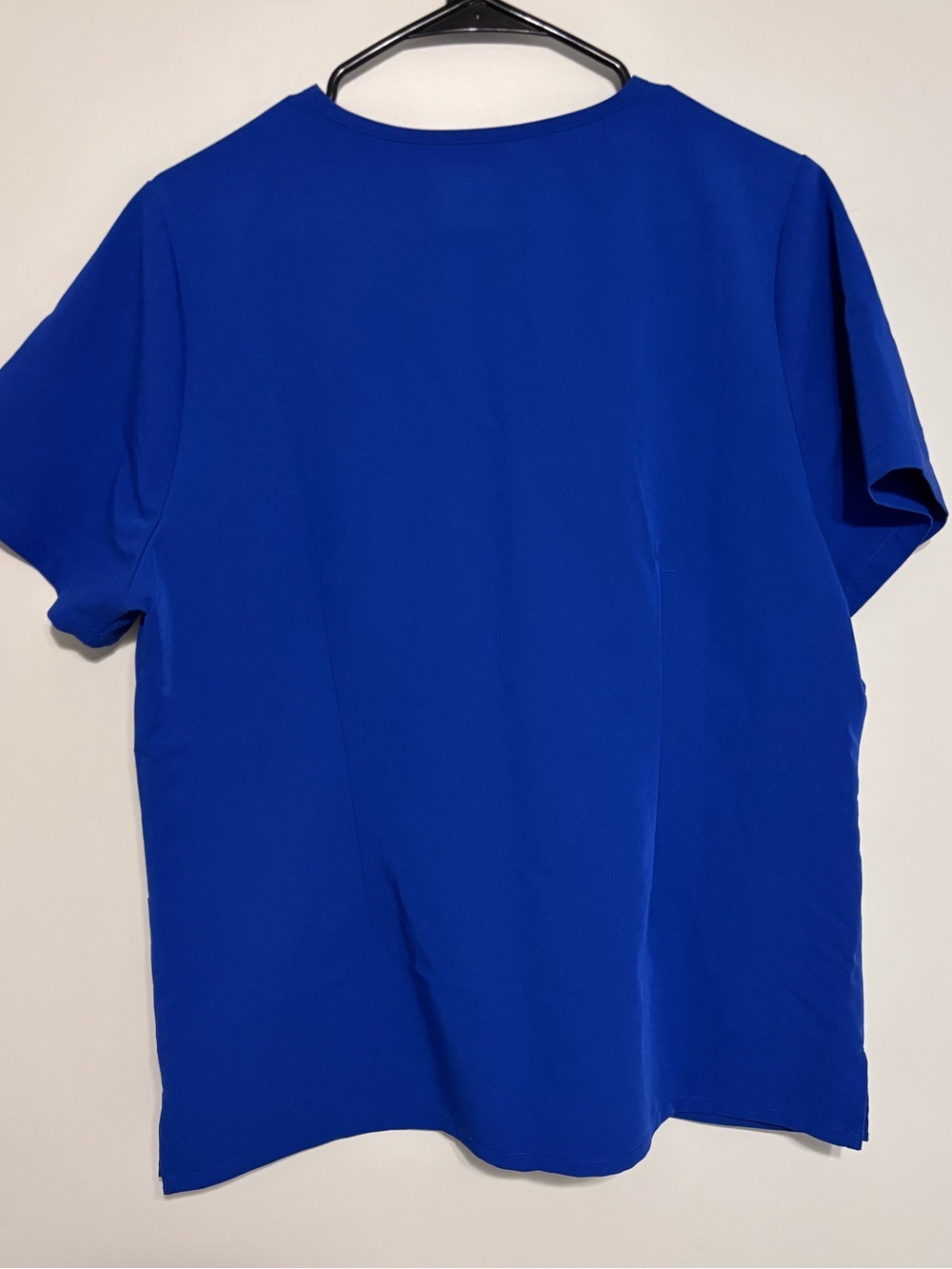Bundle of 4 Women’s V-Neck Tunic Scrub Top in Blues and Green - Picture 6 of 16